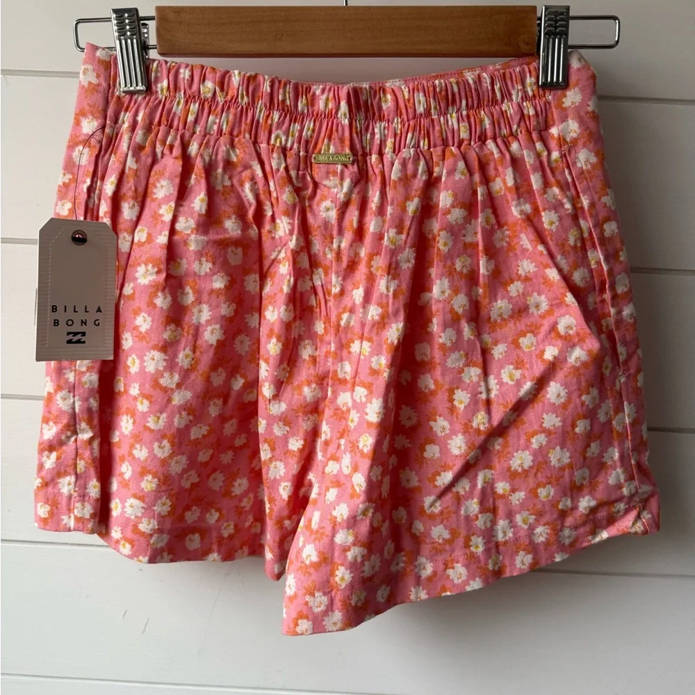 Billabong NWT Women's Pink Floral Shorts size small - Picture 2 of 4